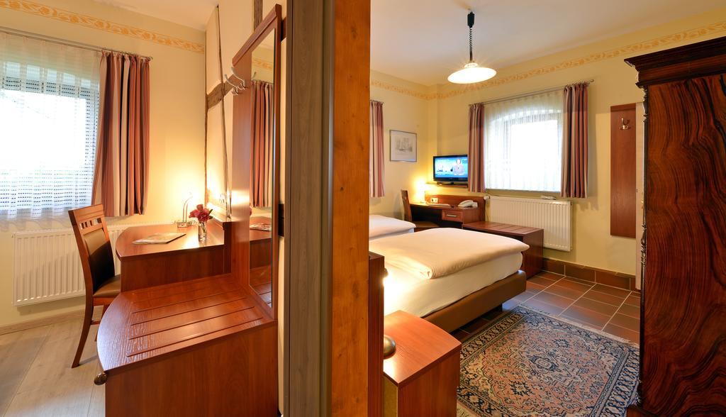 Landhotel Schwarzes Ross Steinsfeld Habitación foto