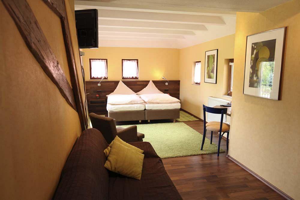 Landhotel Schwarzes Ross Steinsfeld Exterior foto